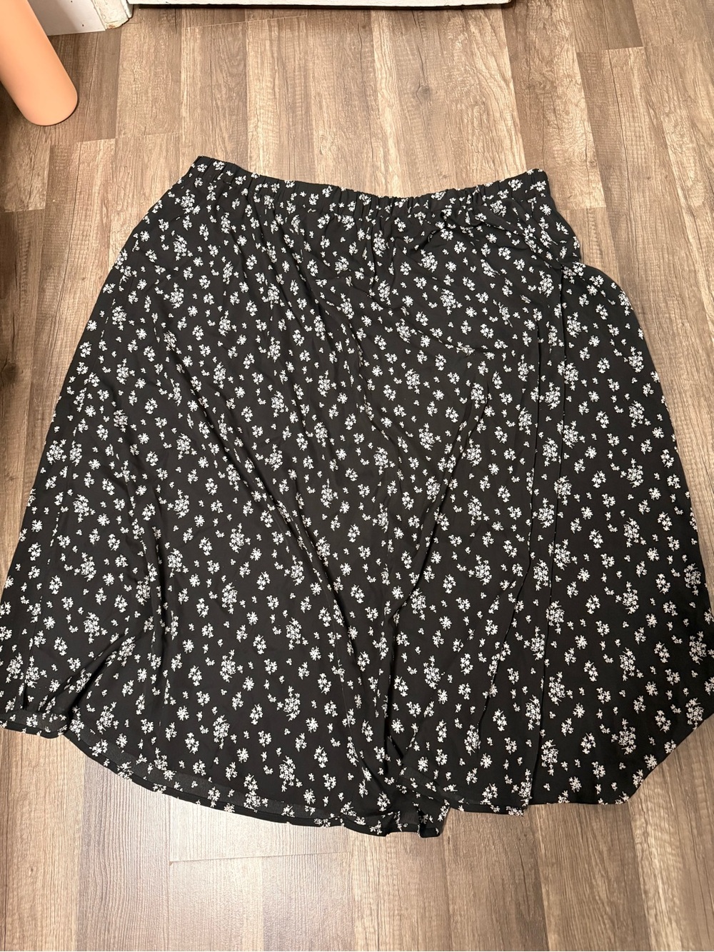SHEIN Black Midi Skirt with White Floral Print